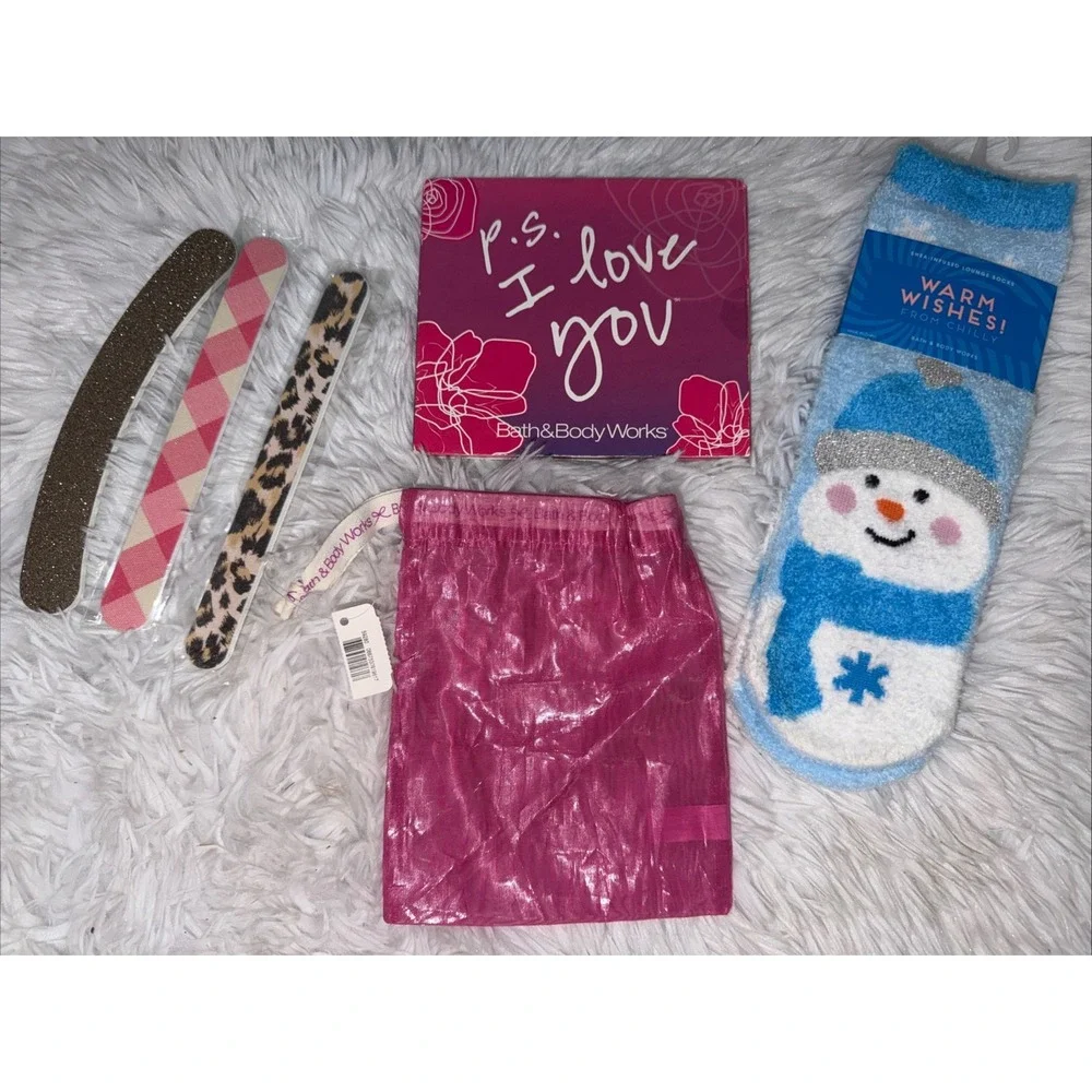 Bath & Body Works Cozy Snowman Shea-Infused Socks Lot With CD And Nail Files